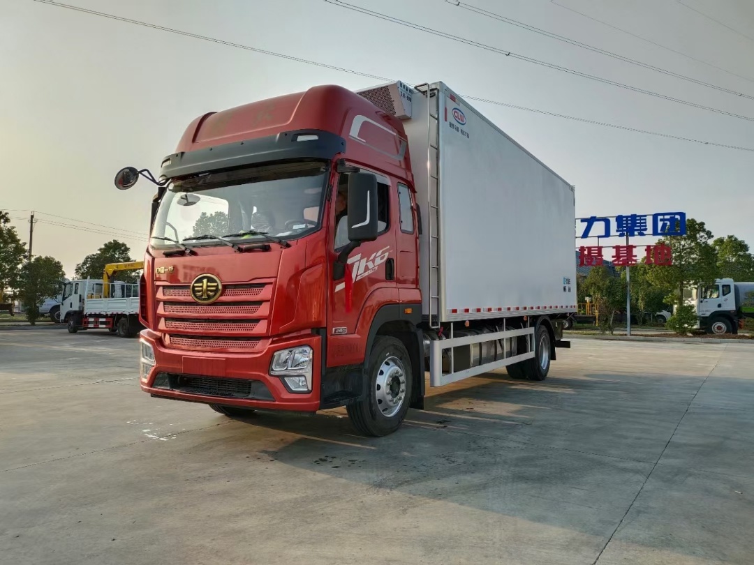（6.8米）解放JK6自动档冷藏车价格
